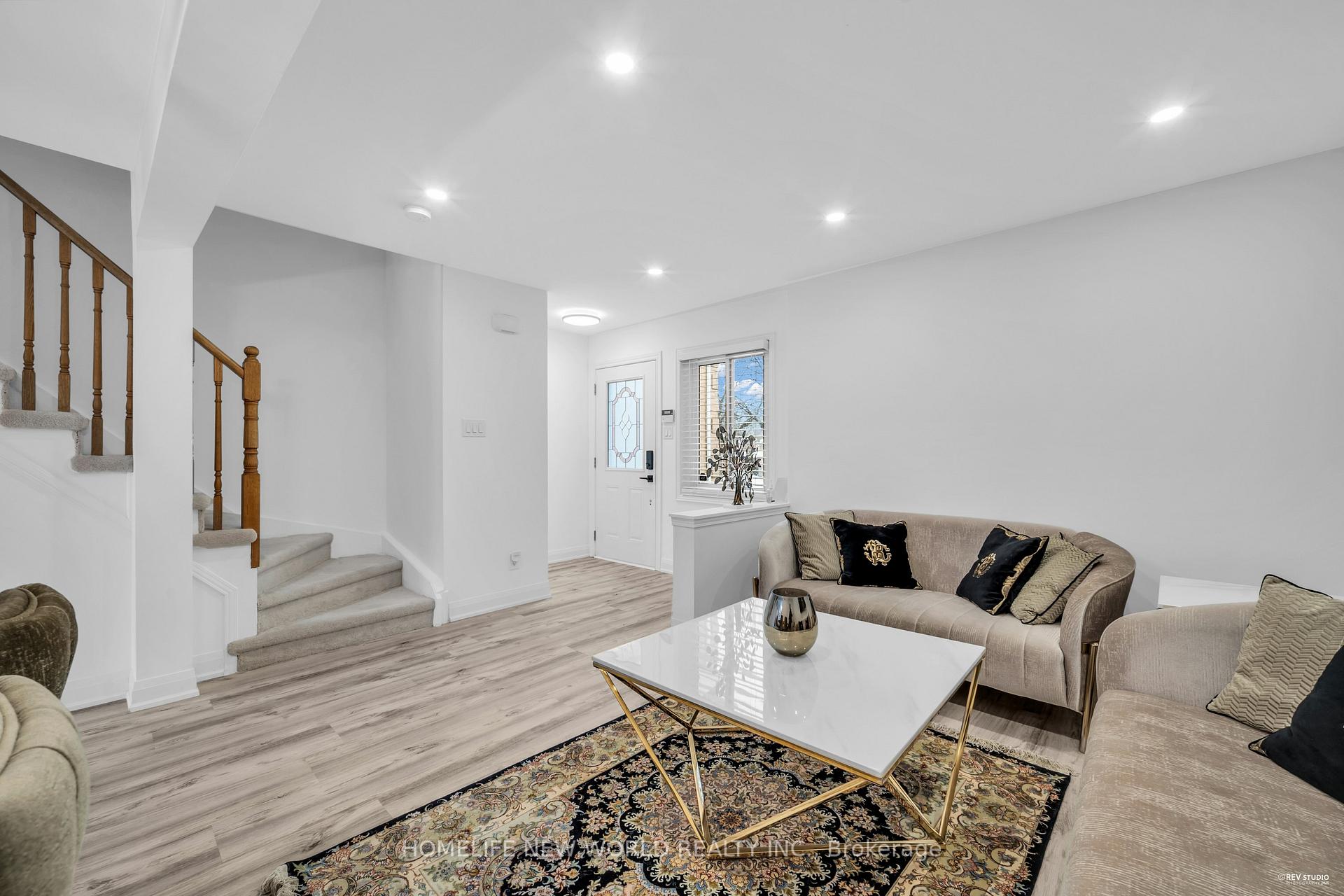 Photo 3 of 116 Sandfield Drive, Aurora, Aurora Highlands — HOMEH