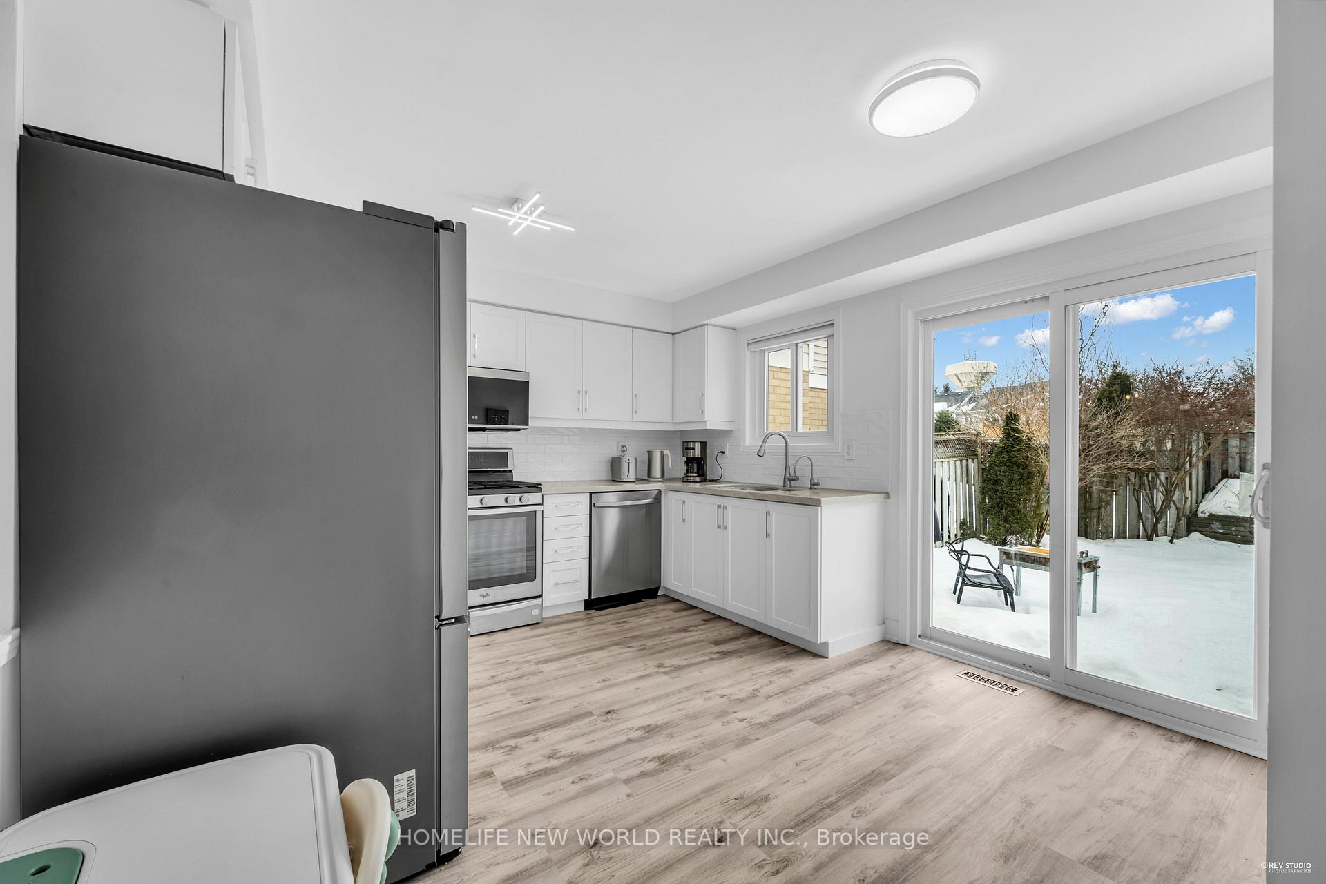 Photo 4 of 116 Sandfield Drive, Aurora, Aurora Highlands — HOMEH