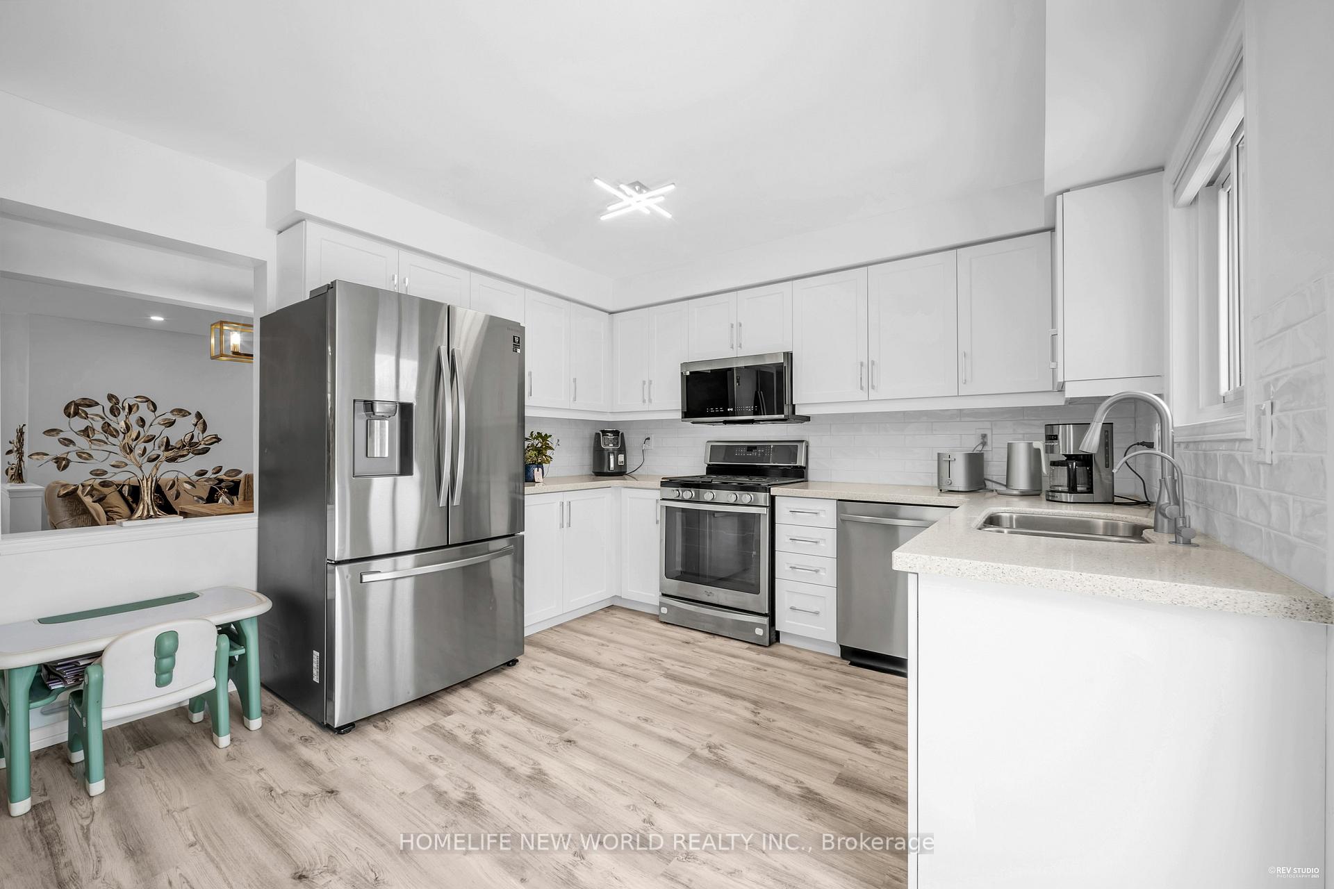 Photo 5 of 116 Sandfield Drive, Aurora, Aurora Highlands — HOMEH