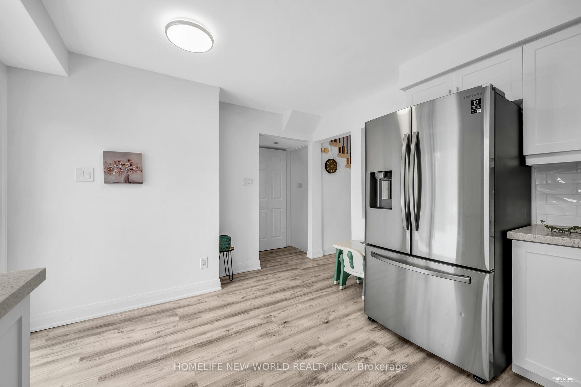 Photo 9 of 116 Sandfield Drive, Aurora, Aurora Highlands — HOMEH