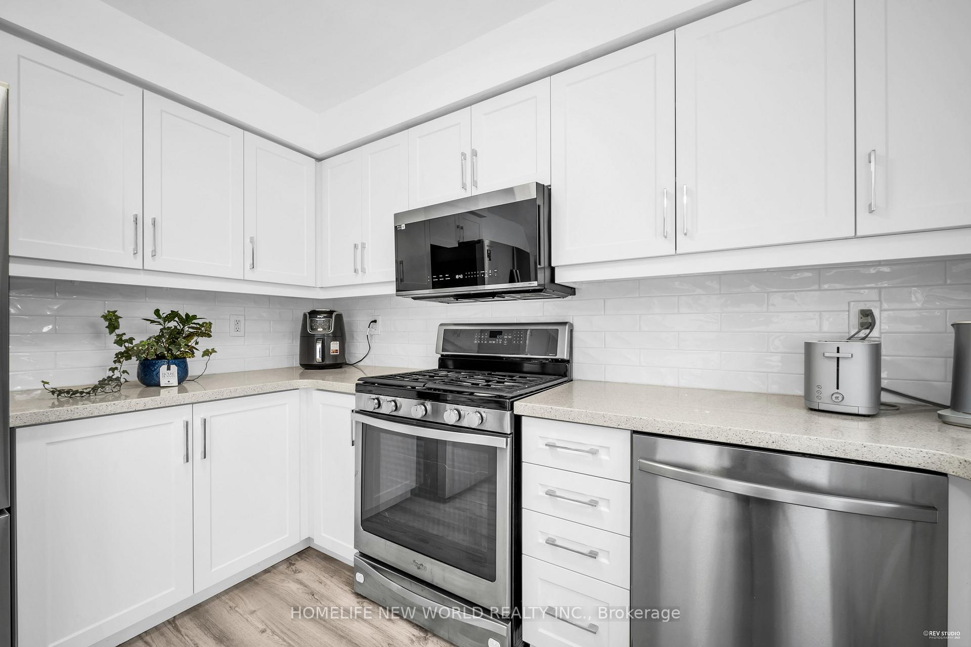 Photo 7 of 116 Sandfield Drive, Aurora, Aurora Highlands — HOMEH