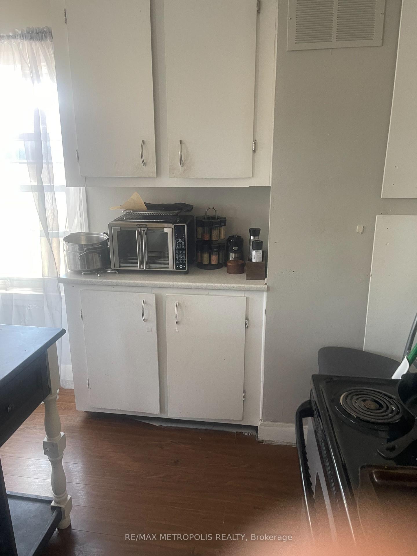 Photo 3 of 117 Duke Street, Clarington, Bowmanville — HOMEH