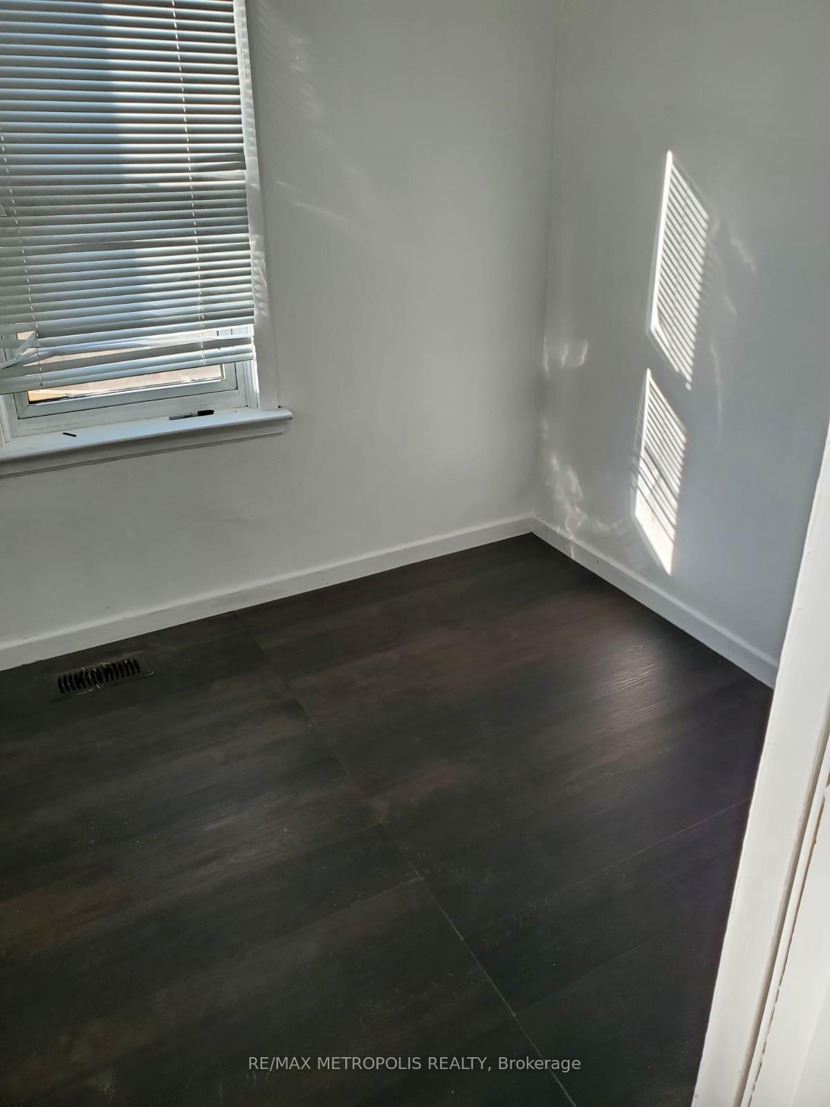 Photo 6 of 117 Duke Street, Clarington, Bowmanville — HOMEH