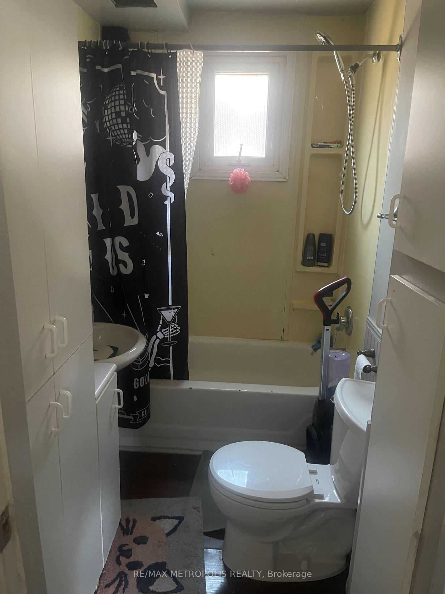Photo 10 of 117 Duke Street, Clarington, Bowmanville — HOMEH