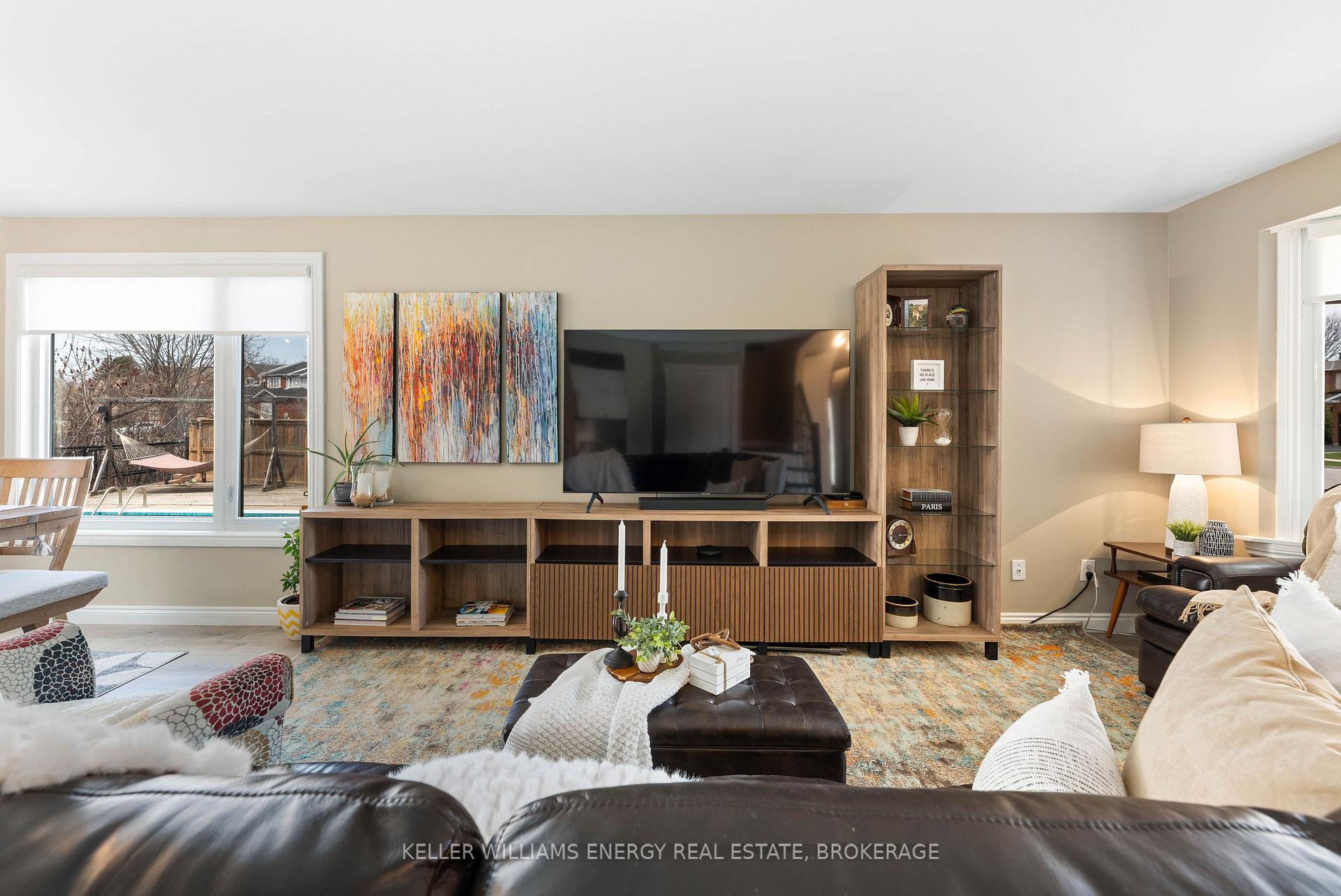 Photo 5 of 34 Moyse Drive, Clarington, Courtice — HOMEH