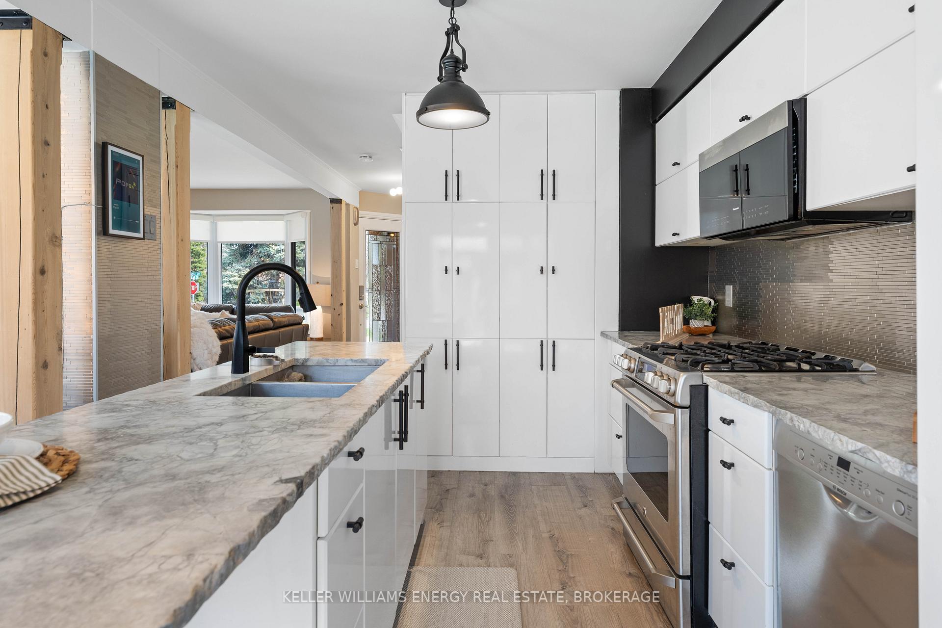 Photo 8 of 34 Moyse Drive, Clarington, Courtice — HOMEH