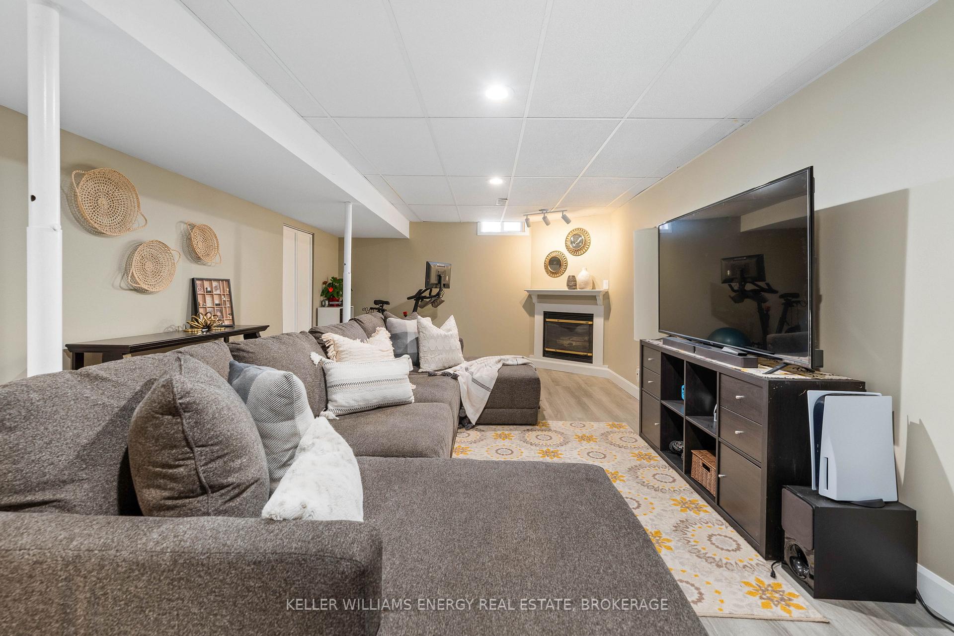 Photo 15 of 34 Moyse Drive, Clarington, Courtice — HOMEH