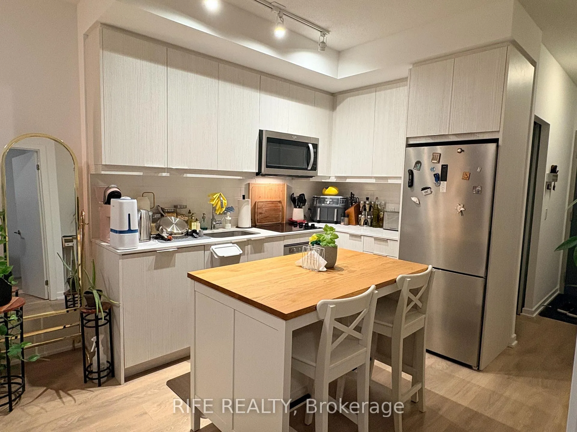 Photo 4 of Unit 710, 36 Forest Manor Road, North York, Henry Farm — HOMEH