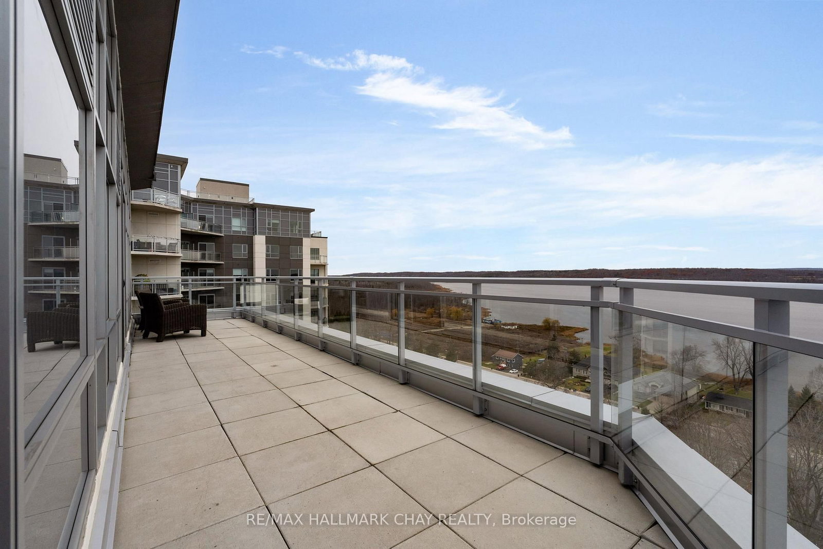 Photo 5 of Unit 1105, 58 Lakeside Terr, Barrie, Little Lake — HOMEH