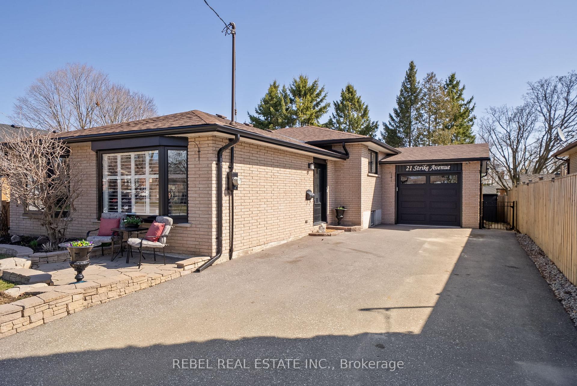 Photo 1 of 21 Strike Avenue, Clarington, Bowmanville — HOMEH