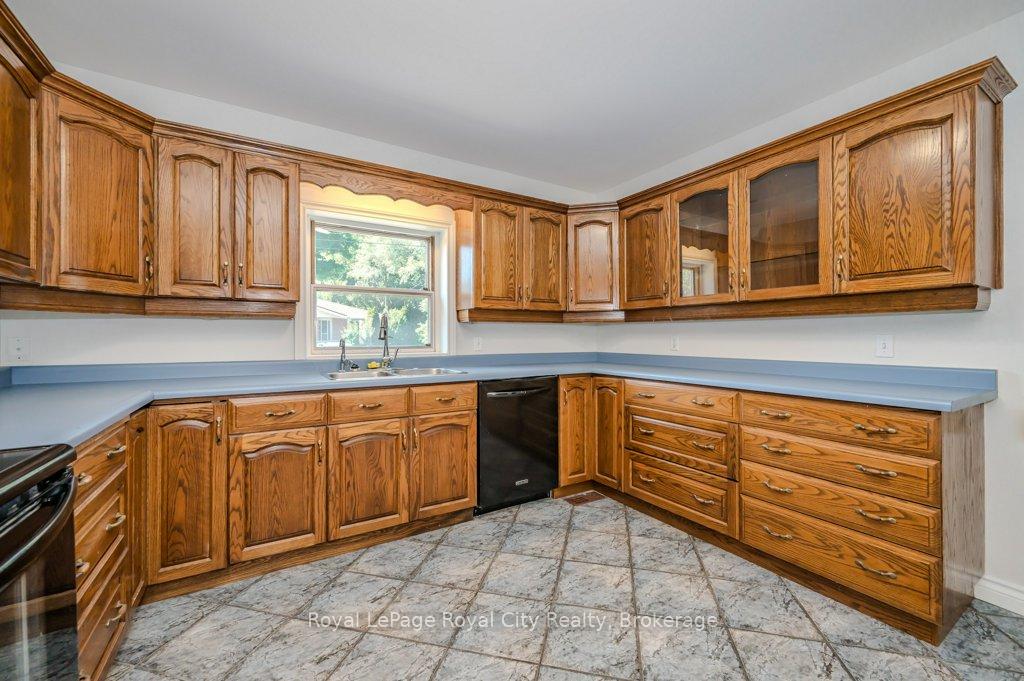 Photo 4 of 467 York Road, Guelph, St. Patrick's Ward — HOMEH