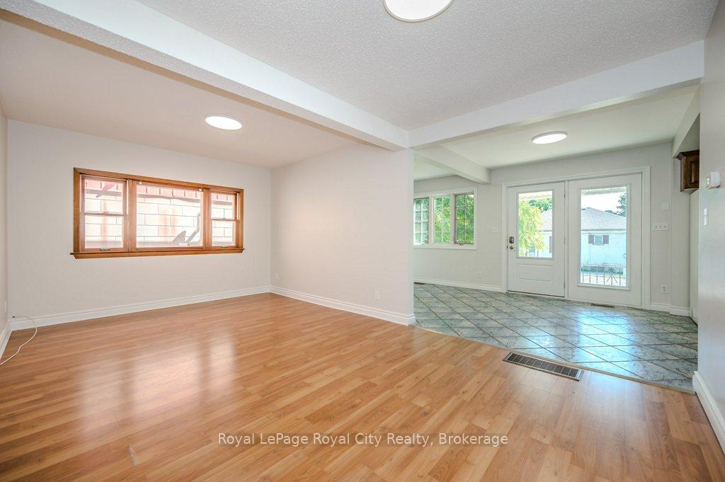Photo 11 of 467 York Road, Guelph, St. Patrick's Ward — HOMEH