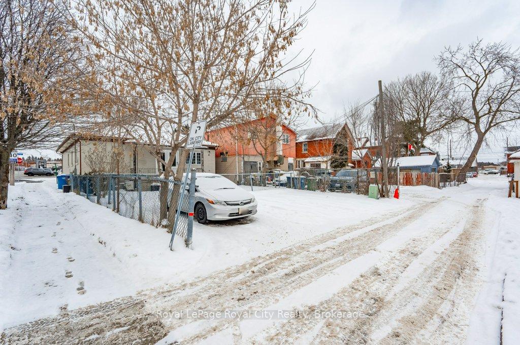 Photo 25 of 467 York Road, Guelph, St. Patrick's Ward — HOMEH