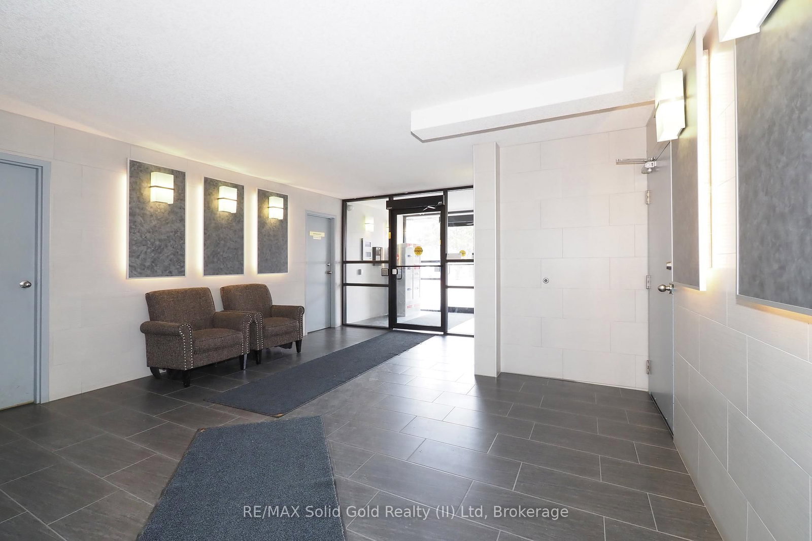 Photo 7 of Unit 502, 18 Holborn Crt, Kitchener — HOMEH