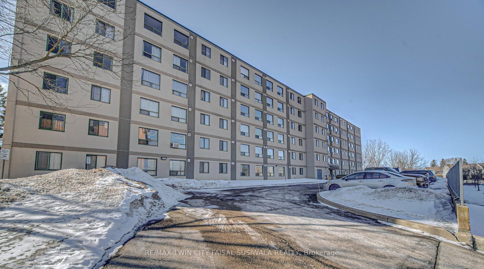 Photo 2 of Unit 610, 18 Holborn Crt, Kitchener — HOMEH