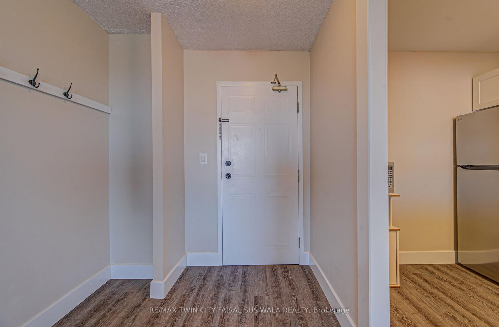 Photo 4 of Unit 610, 18 Holborn Crt, Kitchener — HOMEH
