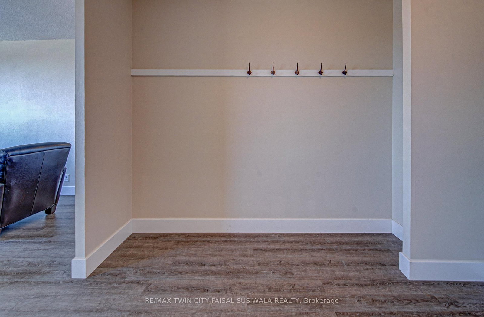 Photo 8 of Unit 610, 18 Holborn Crt, Kitchener — HOMEH