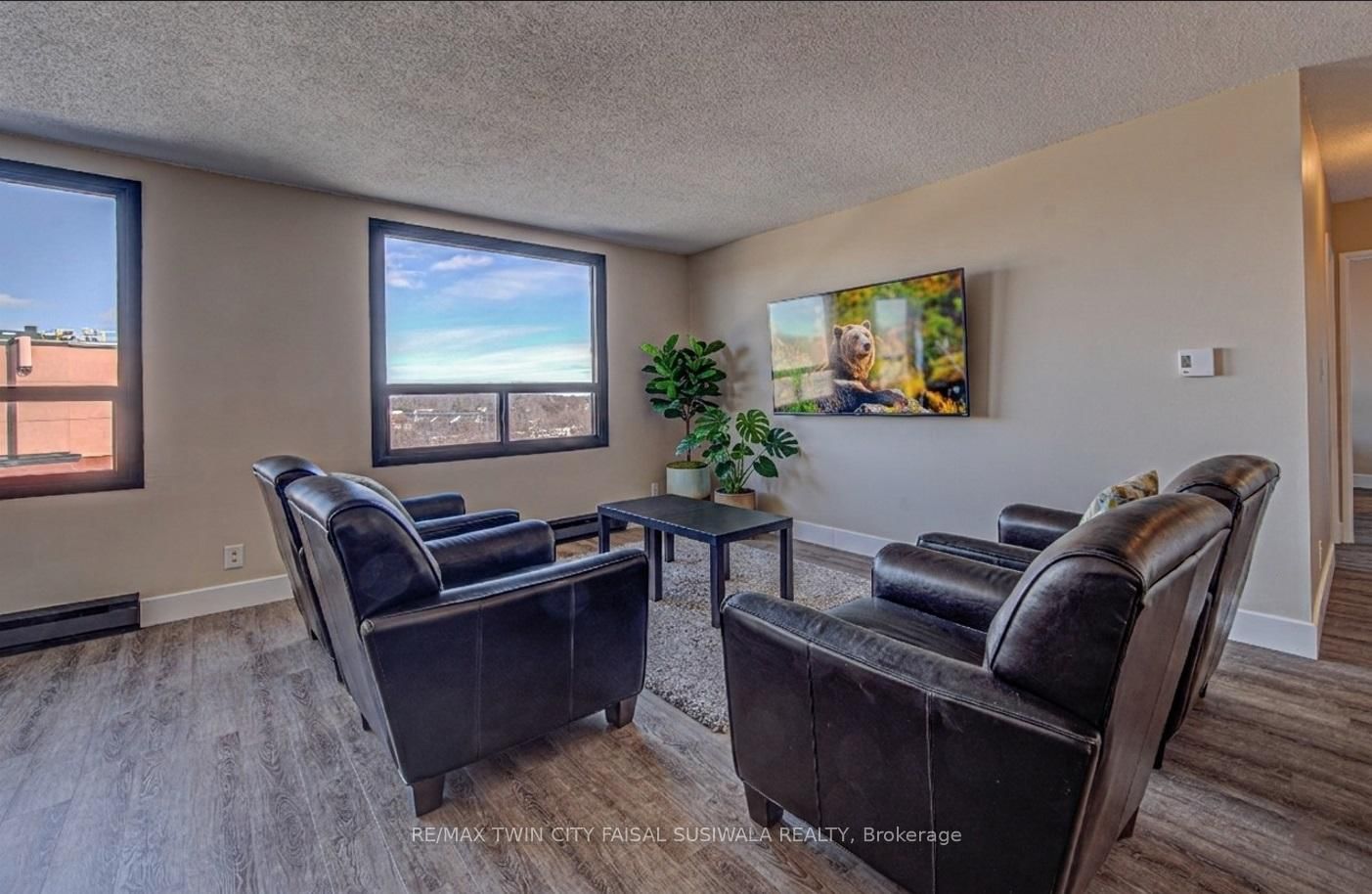Photo 9 of Unit 610, 18 Holborn Crt, Kitchener — HOMEH