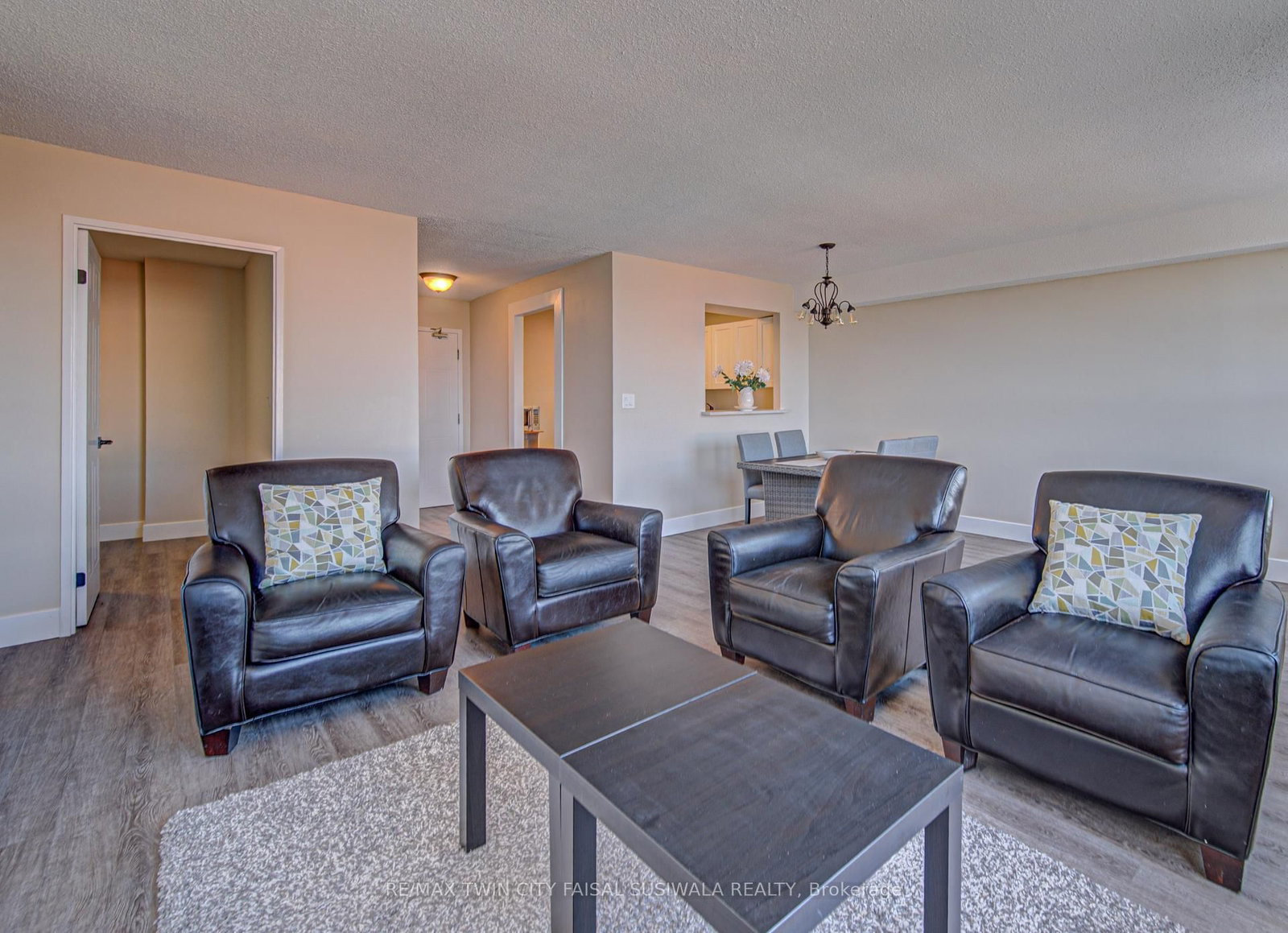Photo 10 of Unit 610, 18 Holborn Crt, Kitchener — HOMEH