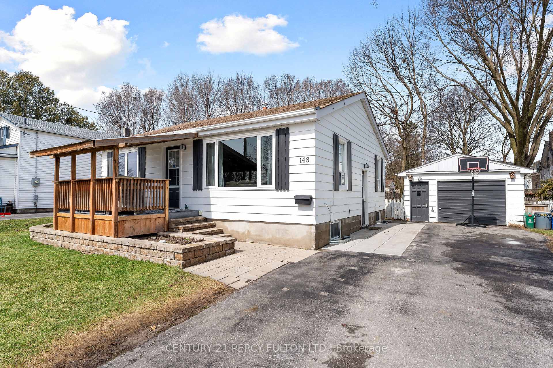 Photo 3 of 148 Third Street, Clarington, Bowmanville — HOMEH