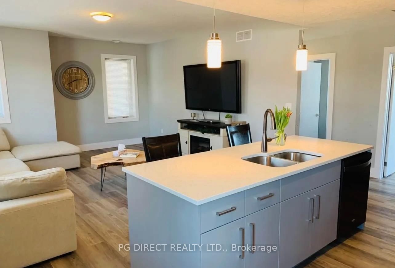 Photo 3 of Unit 27, 54 Bridge St W, Kitchener, University Downs — HOMEH