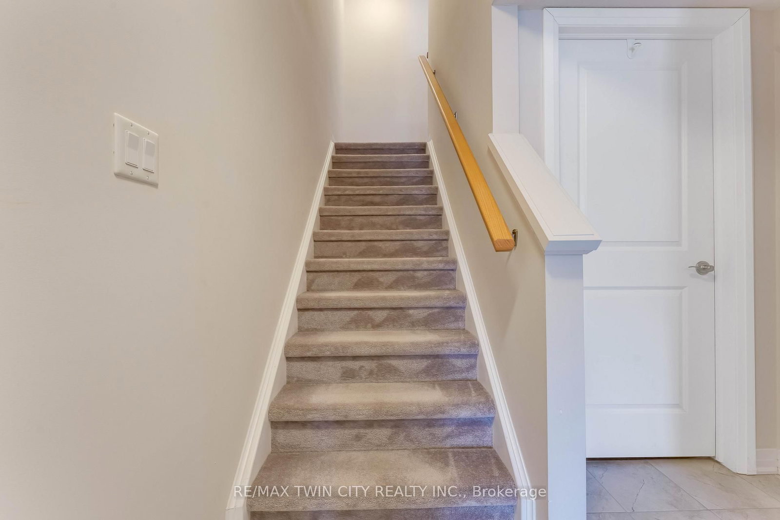 Photo 6 of Unit 6C, 115 South Creek Dr, Kitchener — HOMEH