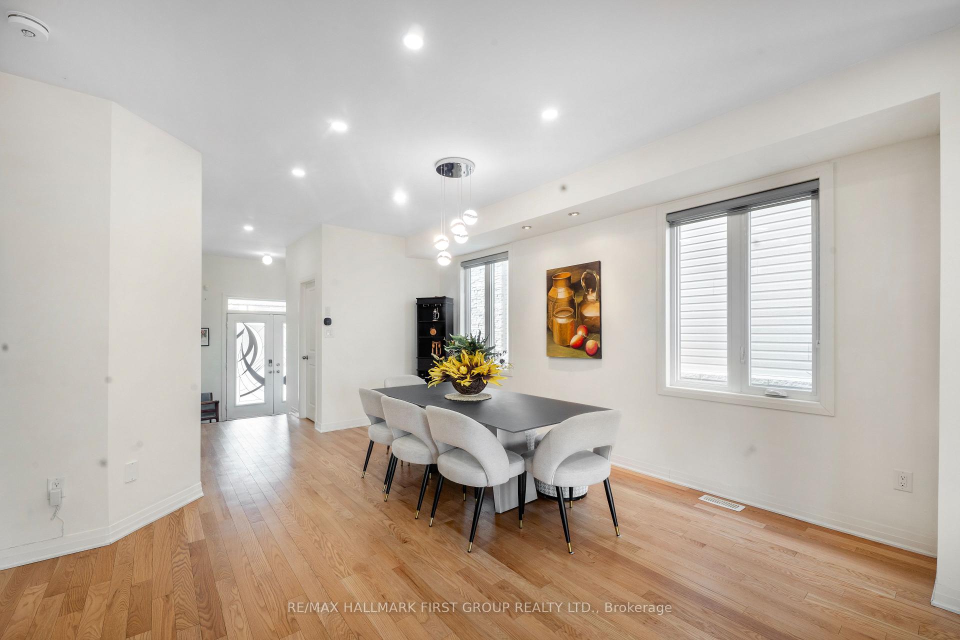 Photo 5 of 27 Larkin Lane, Clarington, Bowmanville — HOMEH