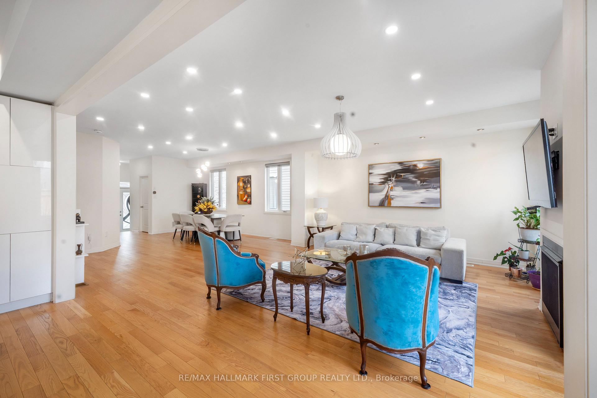 Photo 9 of 27 Larkin Lane, Clarington, Bowmanville — HOMEH