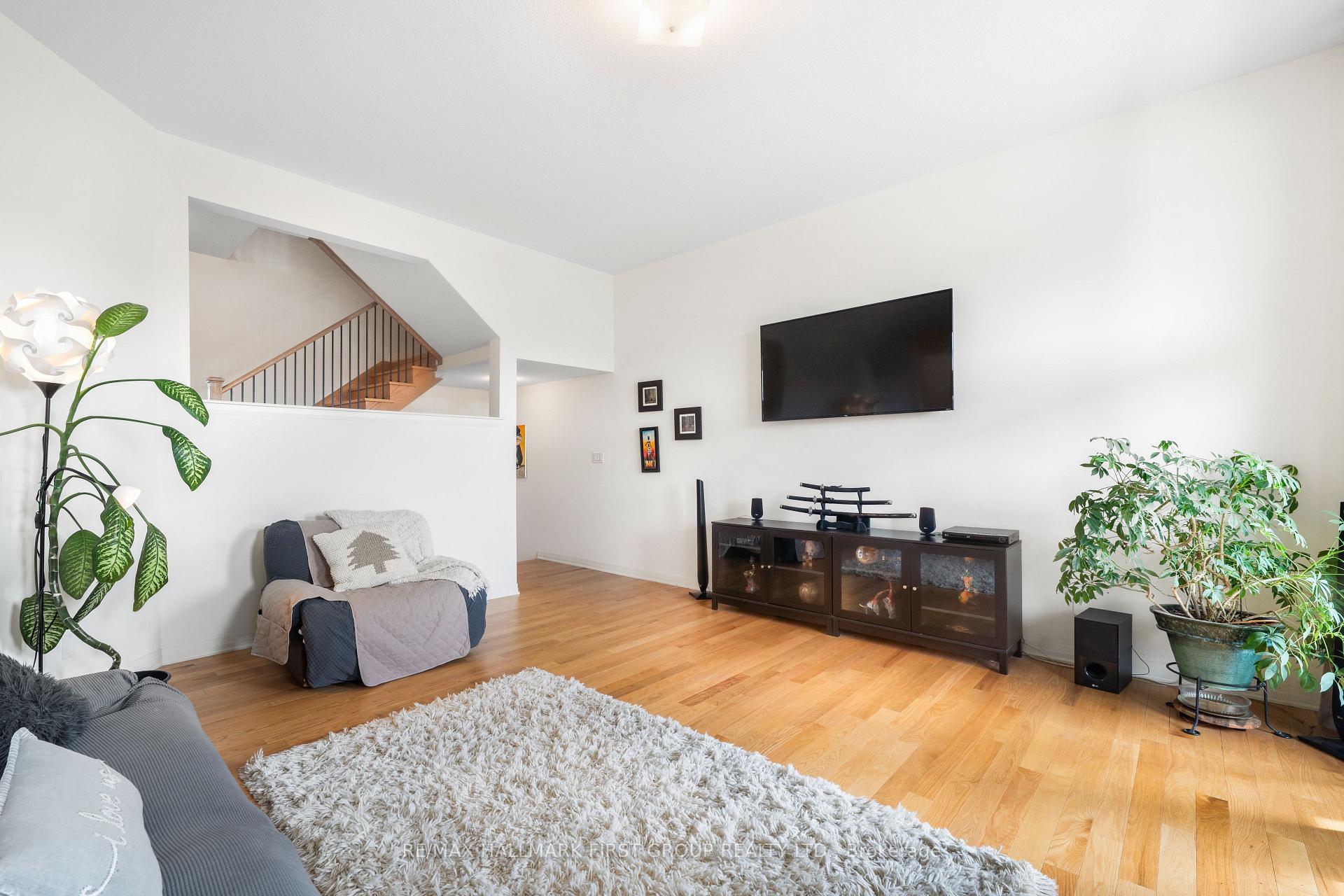Photo 15 of 27 Larkin Lane, Clarington, Bowmanville — HOMEH