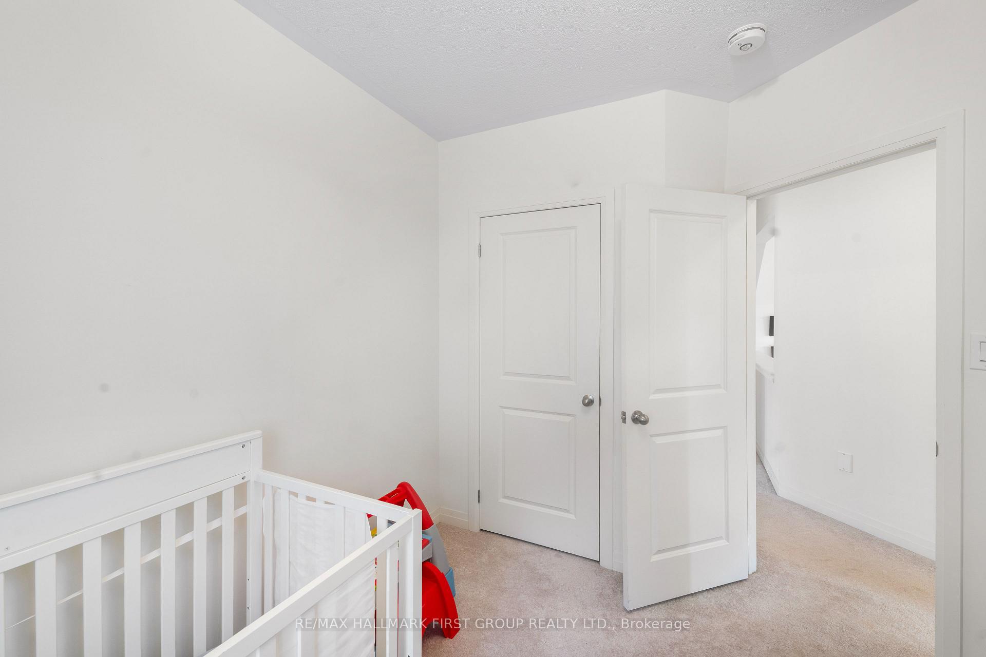 Photo 25 of 27 Larkin Lane, Clarington, Bowmanville — HOMEH