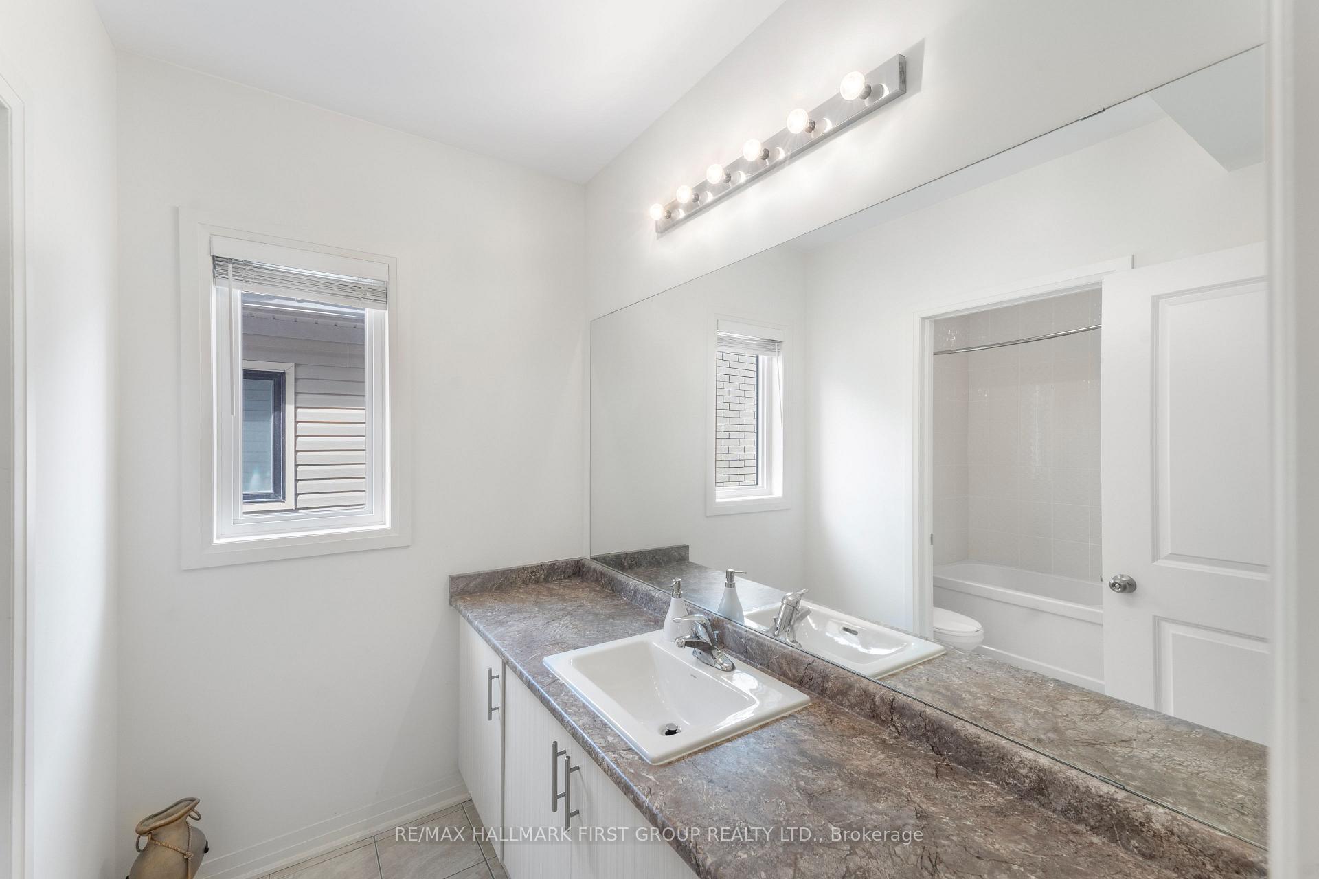 Photo 26 of 27 Larkin Lane, Clarington, Bowmanville — HOMEH