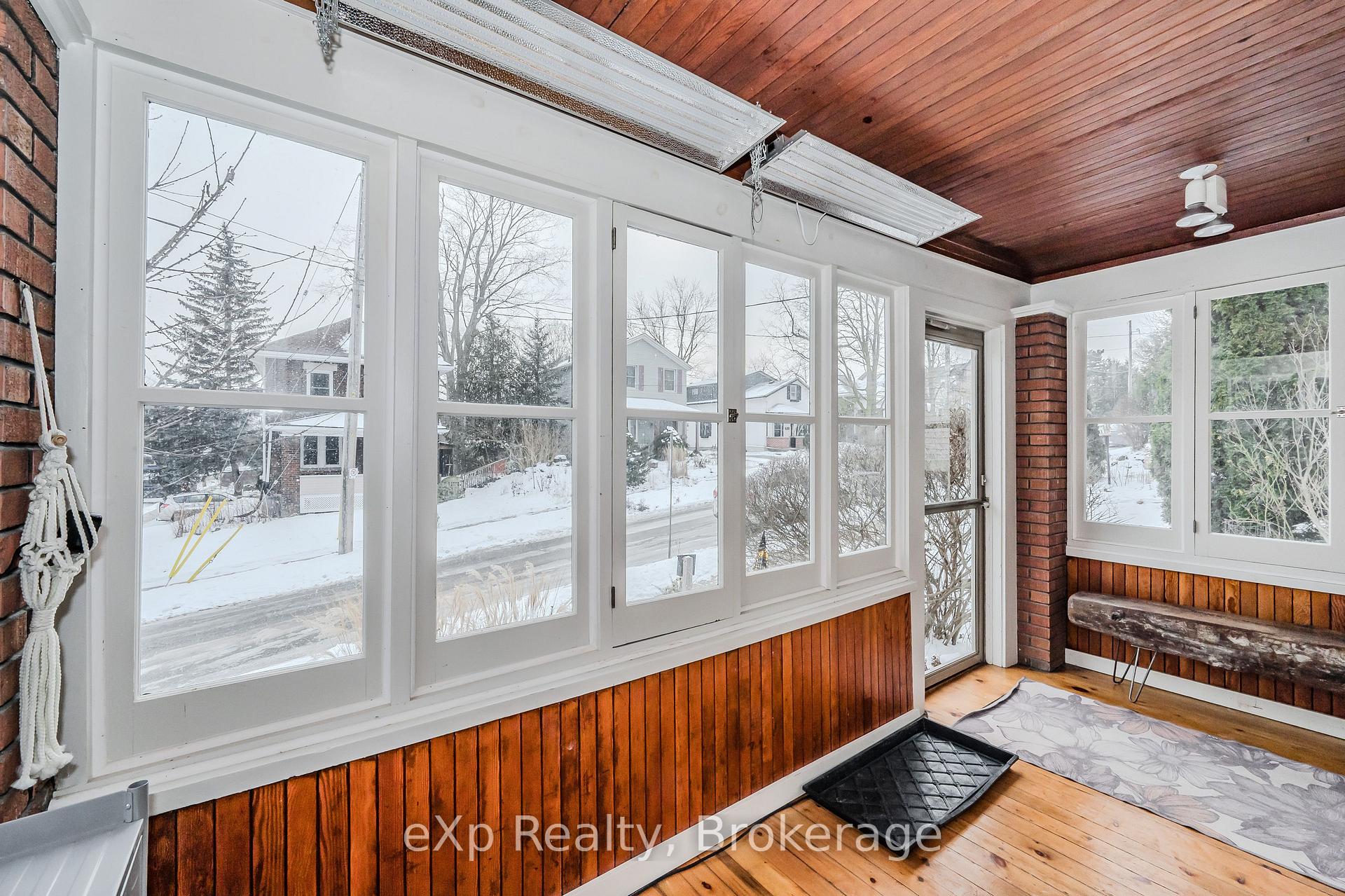 Photo 5 of 32 Tiffany Street E, Guelph, Exhibition Park — HOMEH