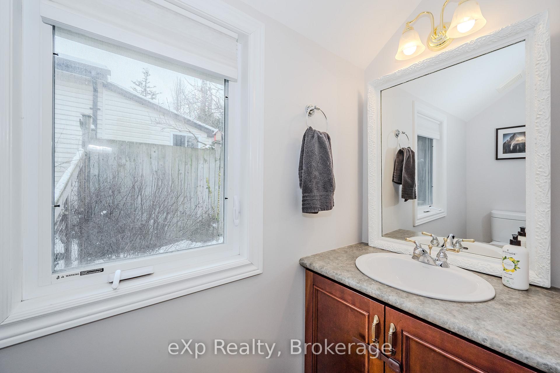 Photo 12 of 32 Tiffany Street E, Guelph, Exhibition Park — HOMEH