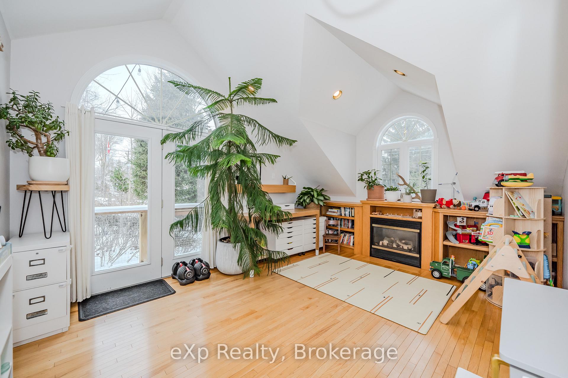 Photo 13 of 32 Tiffany Street E, Guelph, Exhibition Park — HOMEH