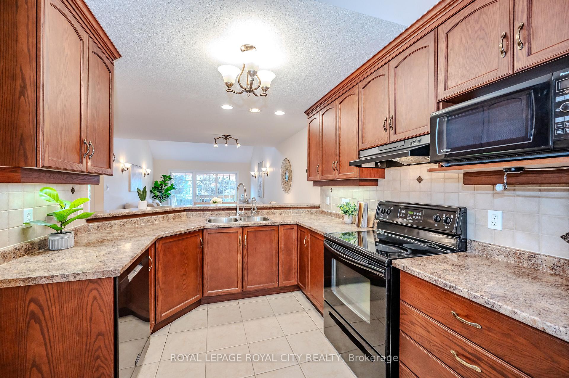 Photo 9 of 101 Mcarthur Crescent, Guelph, Pineridge/Westminster Woods — HOMEH