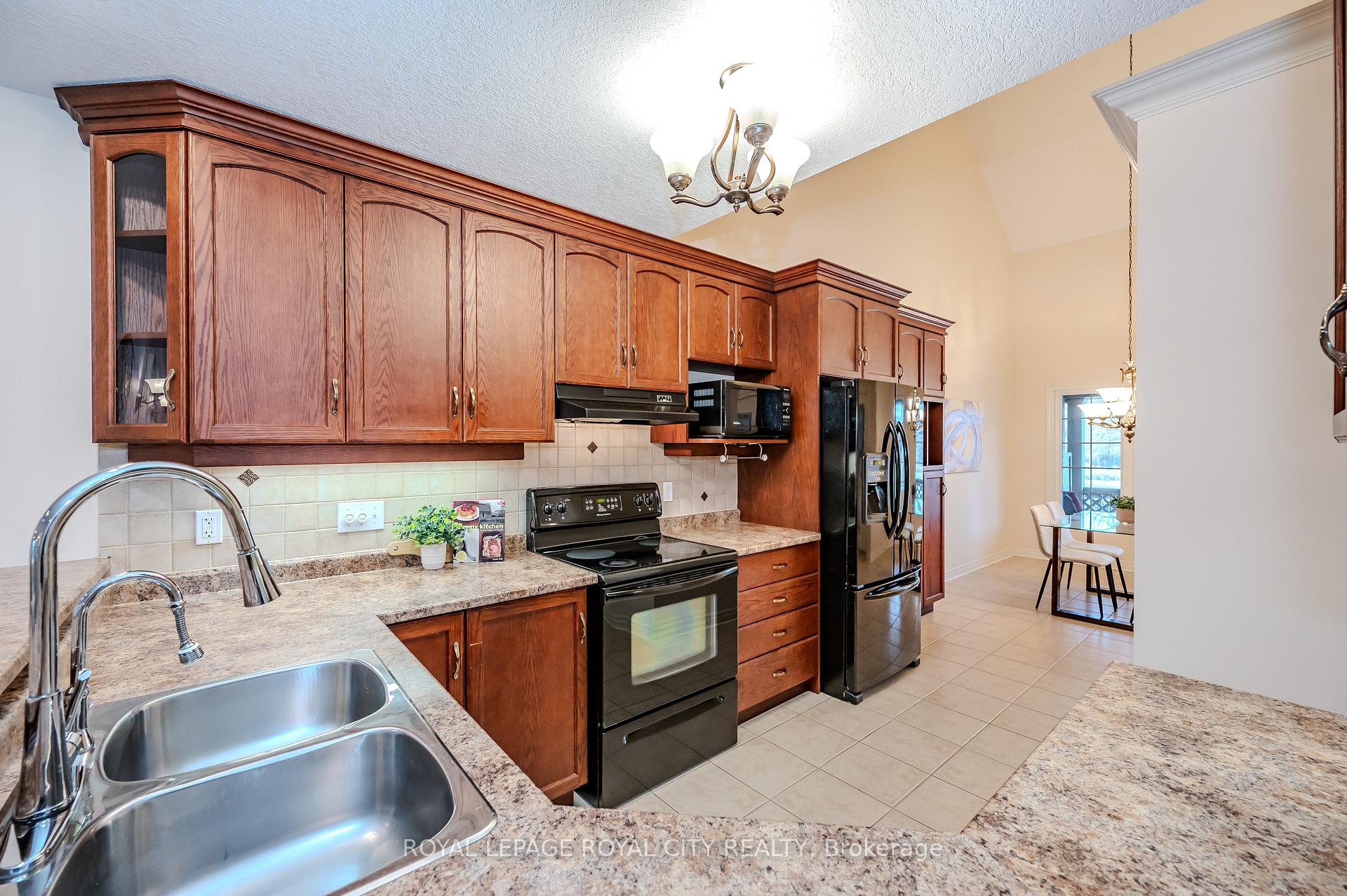 Photo 11 of 101 Mcarthur Crescent, Guelph, Pineridge/Westminster Woods — HOMEH