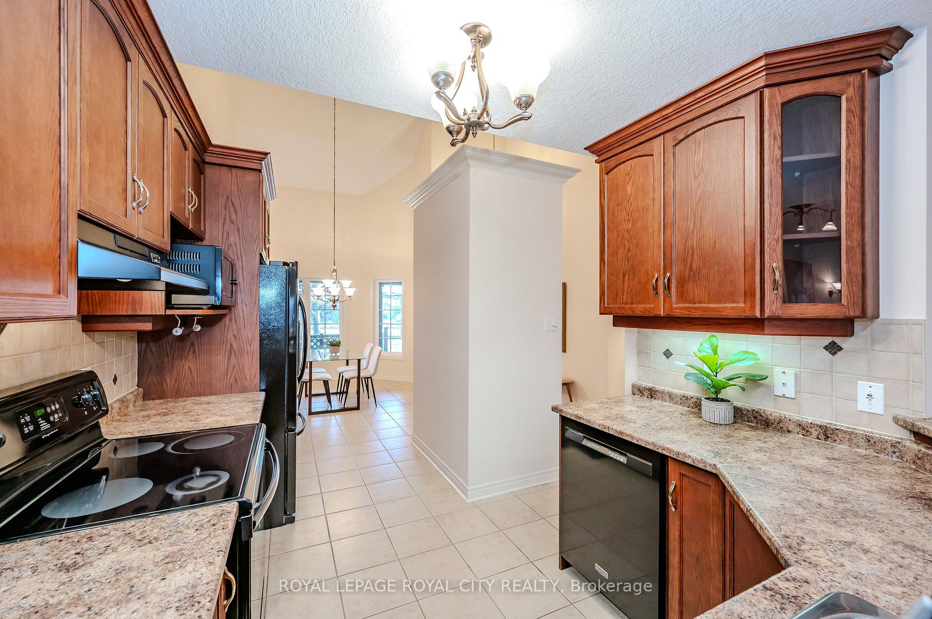 Photo 12 of 101 Mcarthur Crescent, Guelph, Pineridge/Westminster Woods — HOMEH
