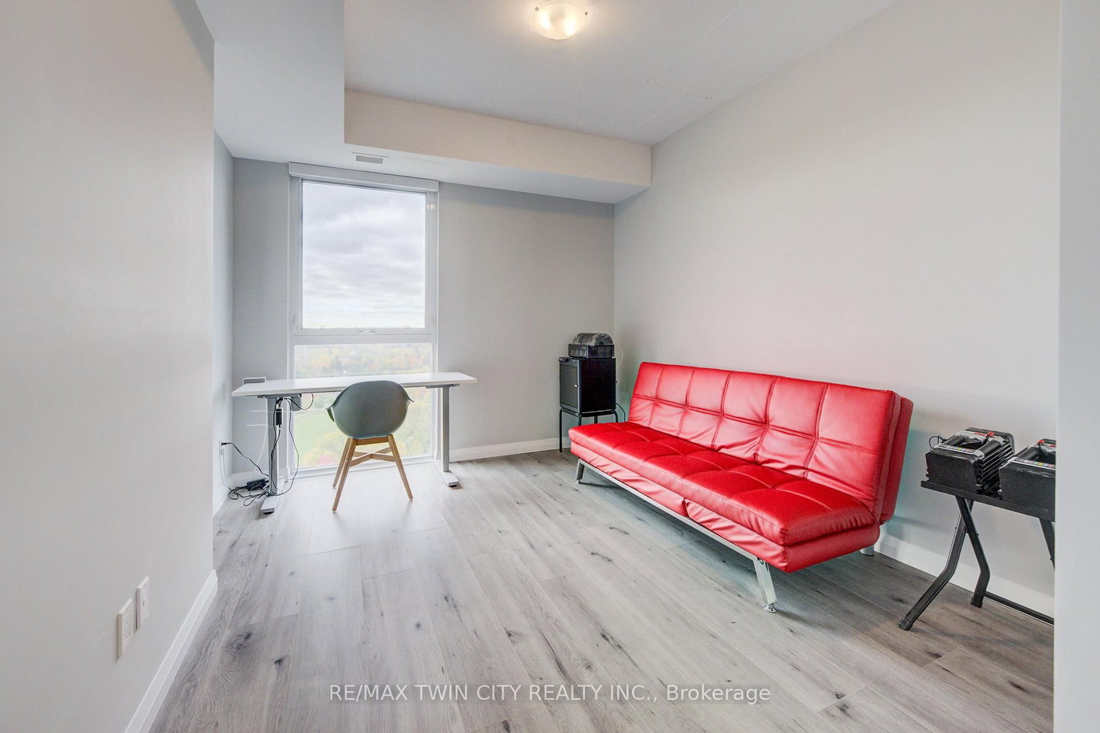 Photo 4 of Unit 1805, 60 Charles St W, Kitchener, City Commercial Core — HOMEH