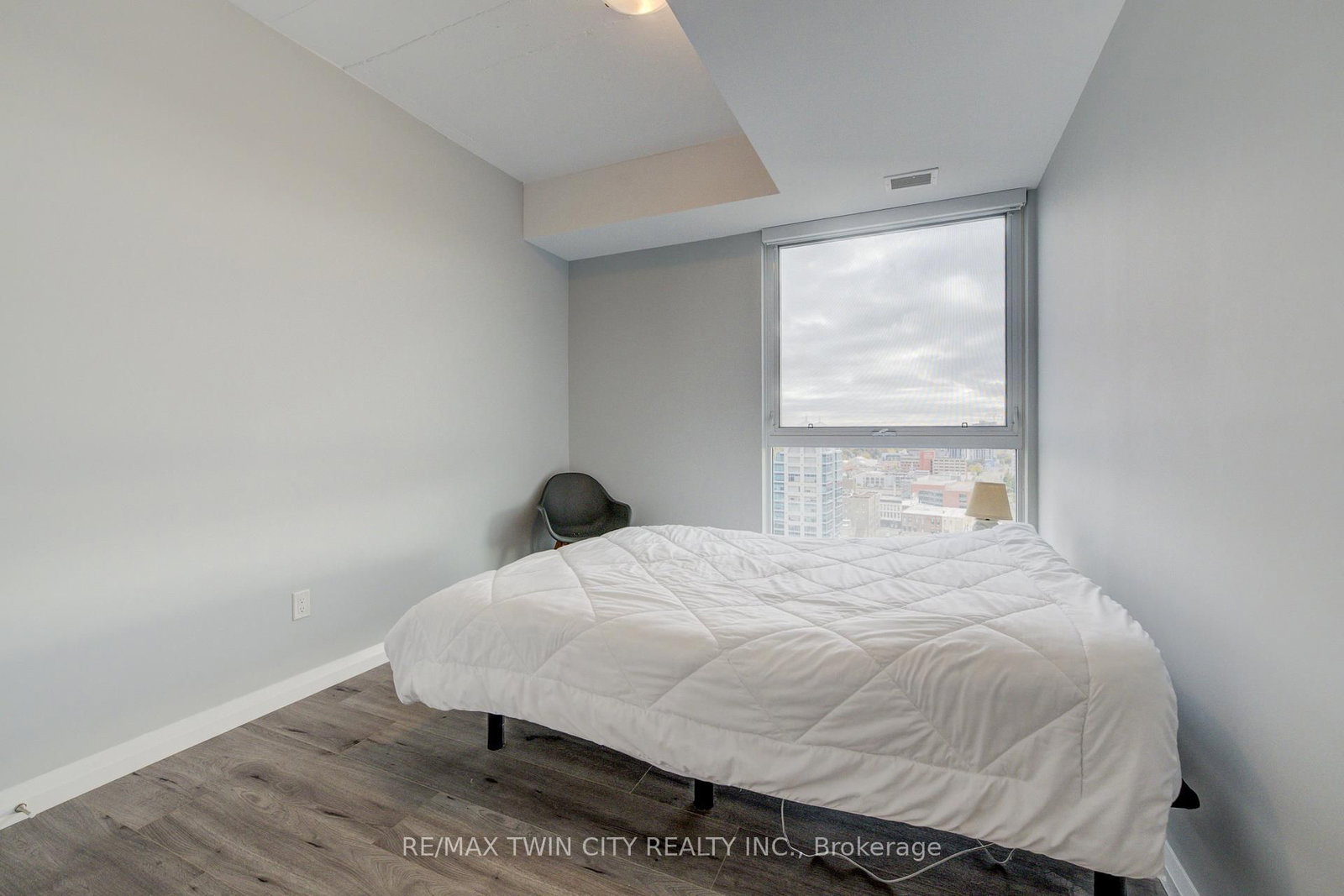 Photo 6 of Unit 1805, 60 Charles St W, Kitchener, City Commercial Core — HOMEH