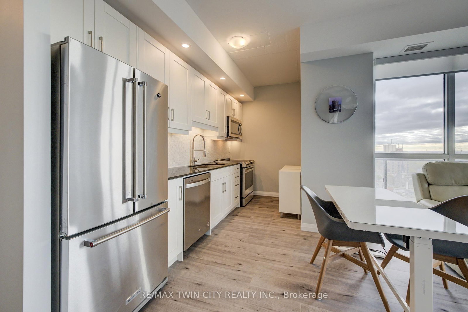 Photo 10 of Unit 1805, 60 Charles St W, Kitchener, City Commercial Core — HOMEH
