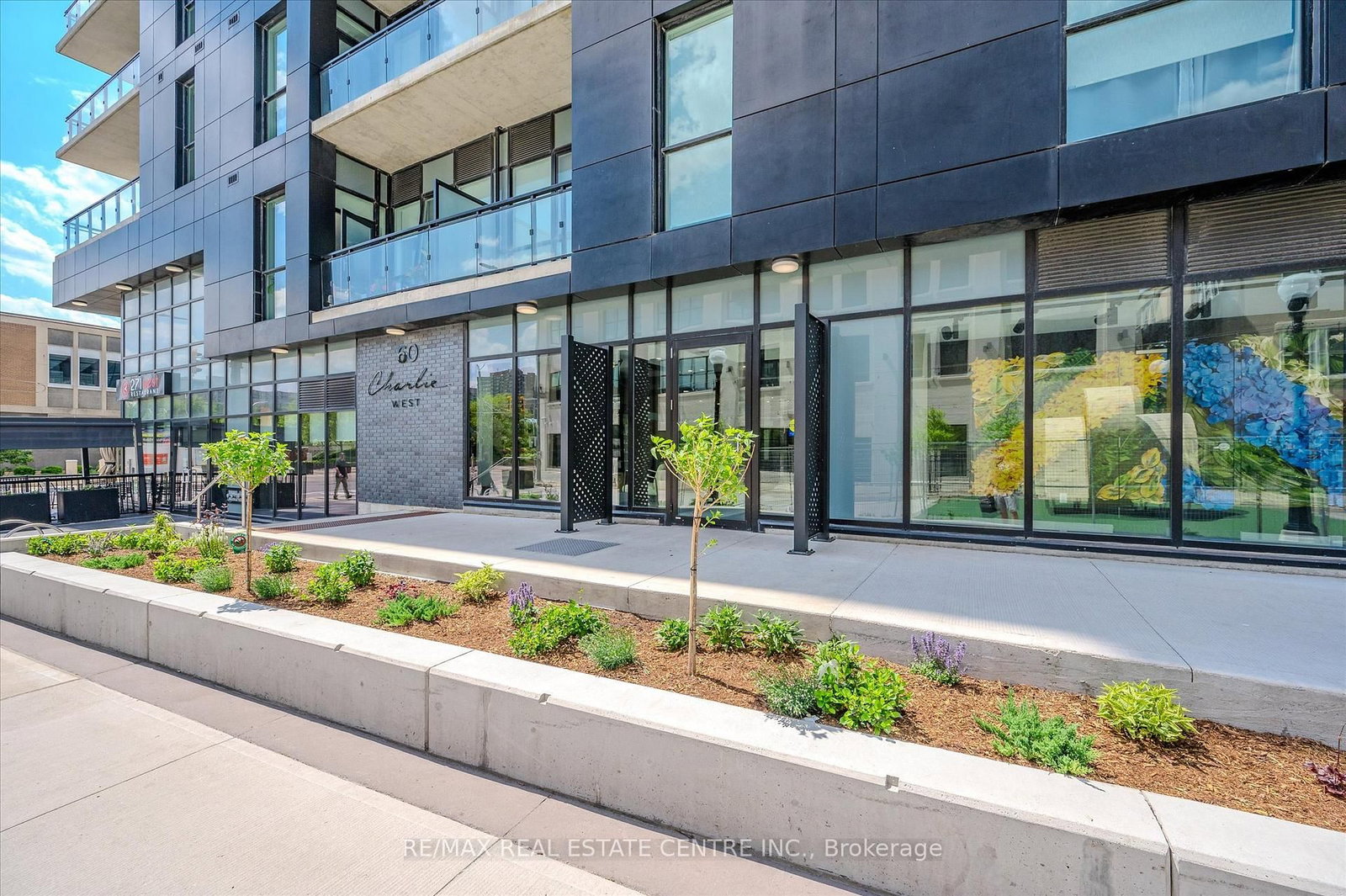 Photo 4 of Unit 702, 60 Charles St W, Kitchener, City Commercial Core — HOMEH