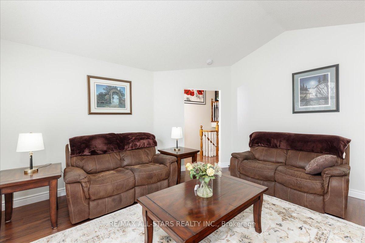 Photo 8 of 12 David Crescent, Brock, Cannington — HOMEH