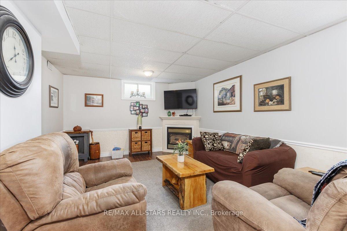 Photo 21 of 12 David Crescent, Brock, Cannington — HOMEH
