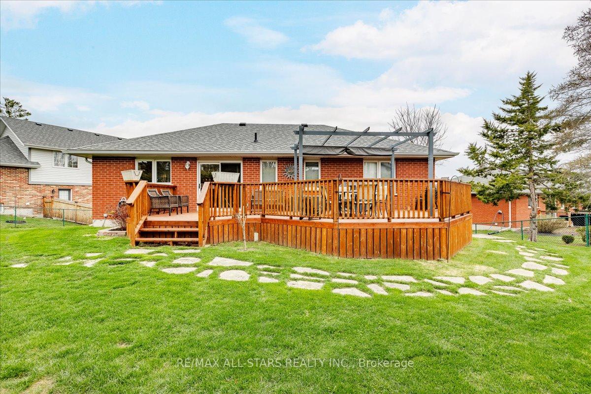 Photo 31 of 12 David Crescent, Brock, Cannington — HOMEH