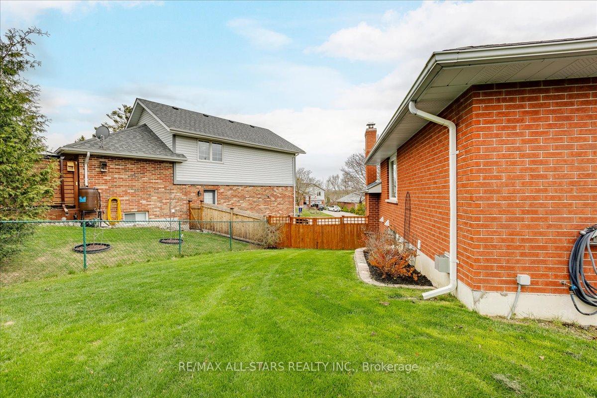 Photo 34 of 12 David Crescent, Brock, Cannington — HOMEH
