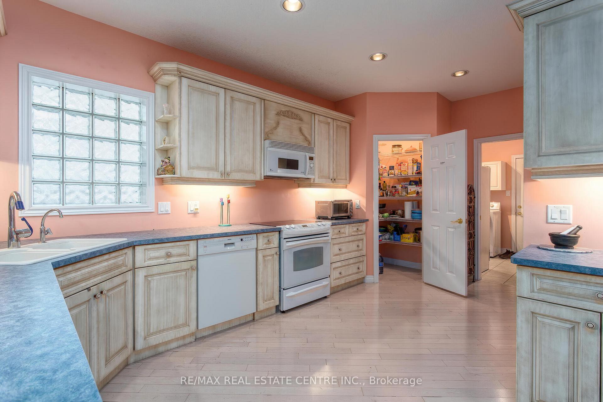 Photo 13 of Unit 5, 271 Riverview Place, Guelph, Riverside Park — HOMEH