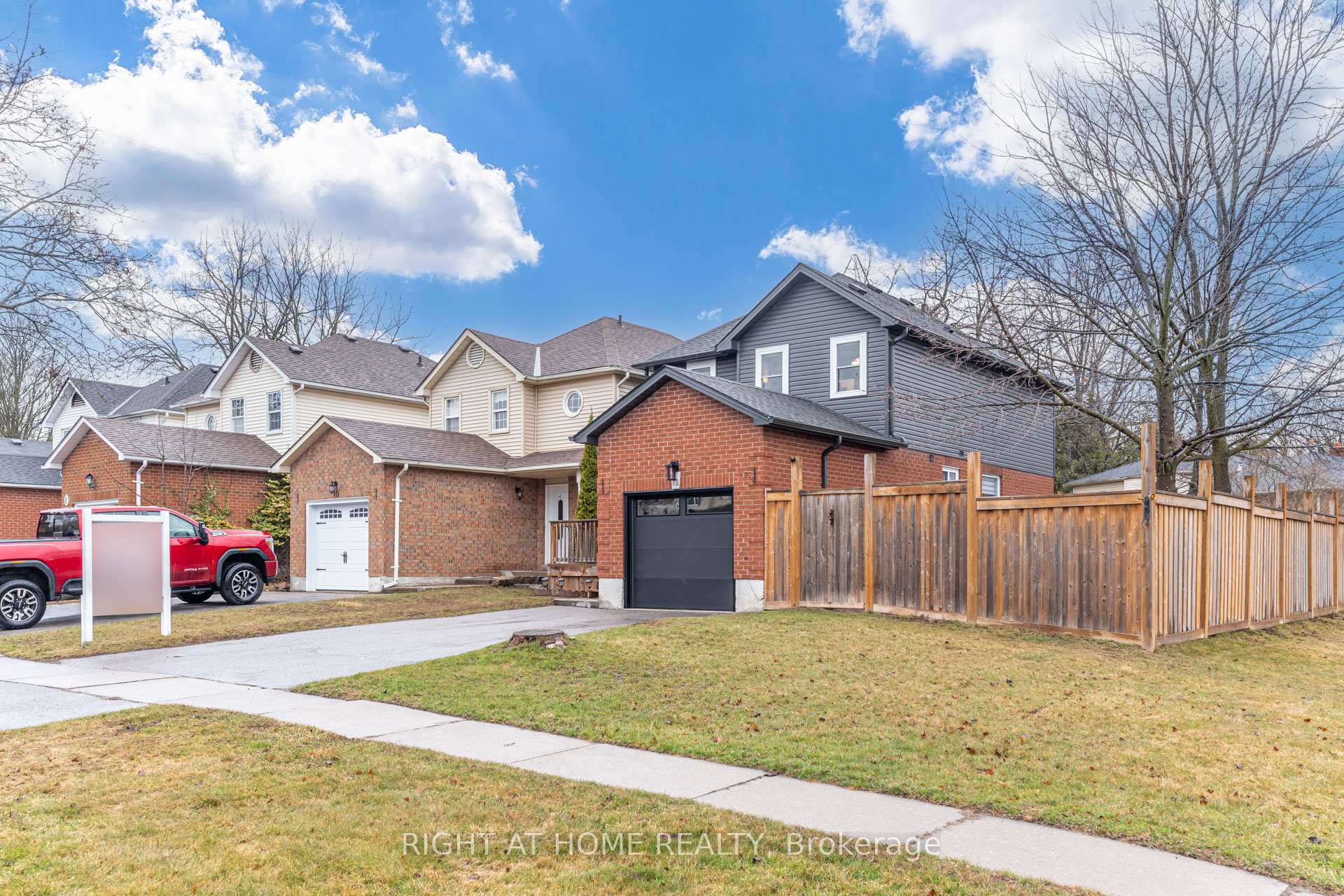 Photo 2 of 12 Prout Drive, Clarington, Bowmanville — HOMEH