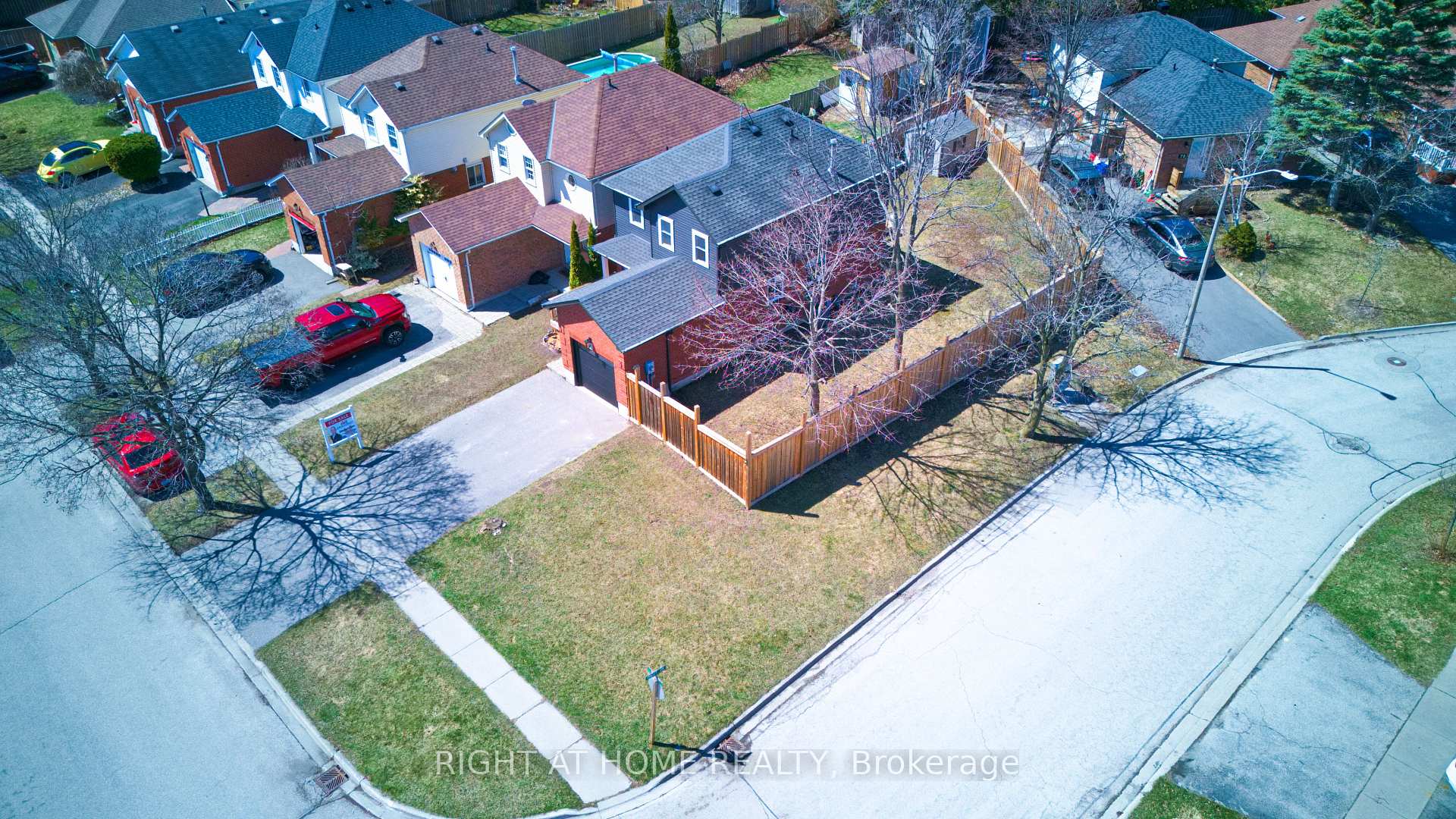 Photo 3 of 12 Prout Drive, Clarington, Bowmanville — HOMEH