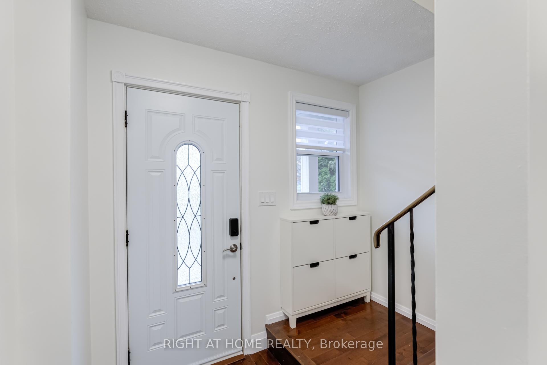 Photo 4 of 12 Prout Drive, Clarington, Bowmanville — HOMEH