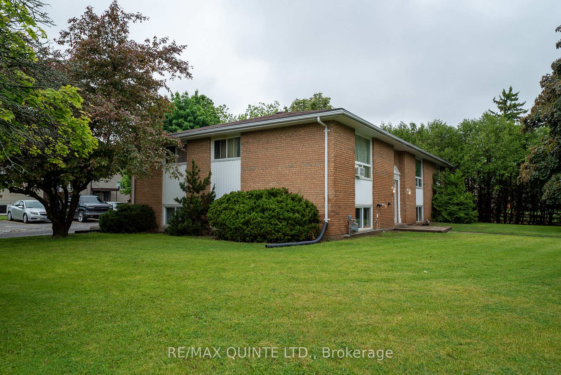 Photo 3 of Unit 5, 2 Village Drive, Belleville, Belleville Ward — HOMEH